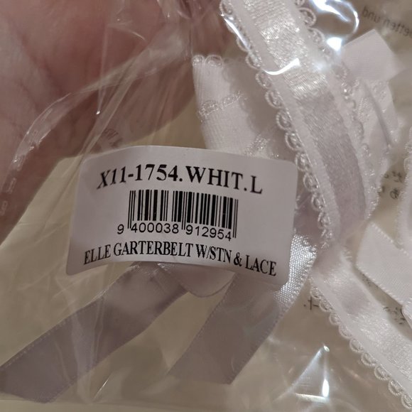 Fredricks of Hollywood White Lace Elle Garter Belt - Picture 5 of 5